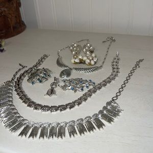 Vintage lot jewelry necklaces brooch goody trifari Coro Coventry thermoset